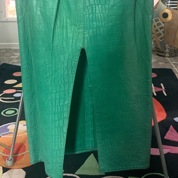 Croc-Embrossed Lambskin Pencil Skirt and Jacket - Picture 14 of 16